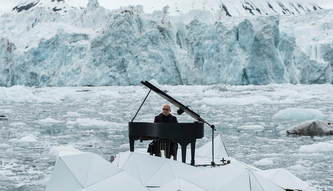Всесвітньо відомий піаніст Людовіко Ейнауді відіграв історичний концерт у Північному Льодовитому океані